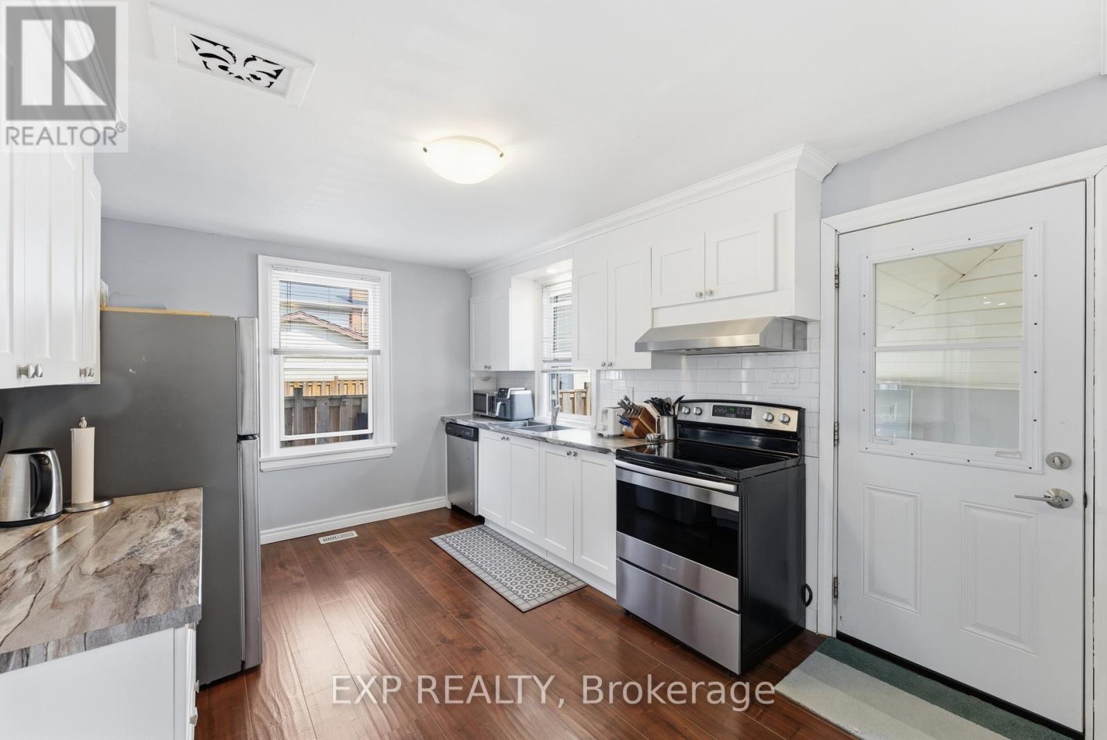 590 Scott Street, St. Catharines, Ontario  L2M 3X6 - Photo 8 - X13048104