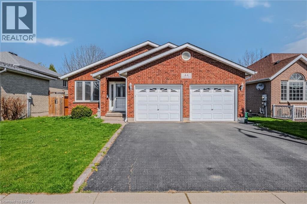 44 DONEGAL Drive, brantford, Ontario
