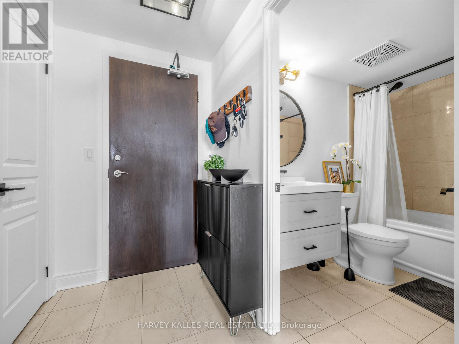 422 - 10 Delisle Avenue, Toronto, Ontario  M4V 3C6 - Photo 2 - C13048078