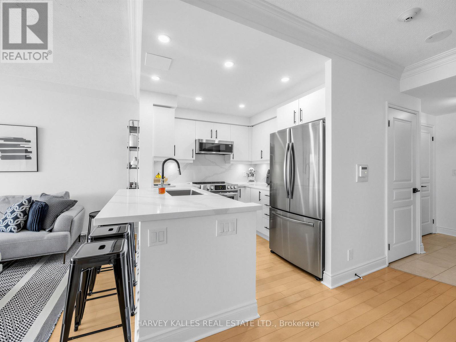 422 - 10 Delisle Avenue, Toronto, Ontario  M4V 3C6 - Photo 8 - C13048078