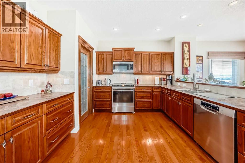 487 Rocky Ridge Drive NW, Calgary, Alberta  T3G 5C3 - Photo 4 - A2290057