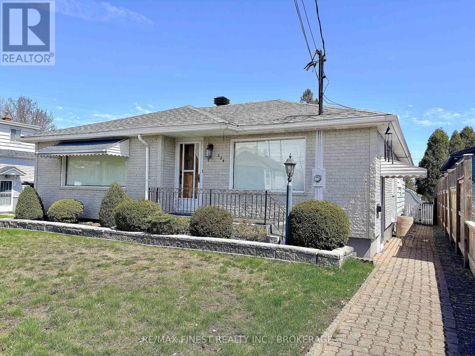 224 Danis Avenue, Cornwall, Ontario  K6H 5E7 - Photo 2 - X13047894