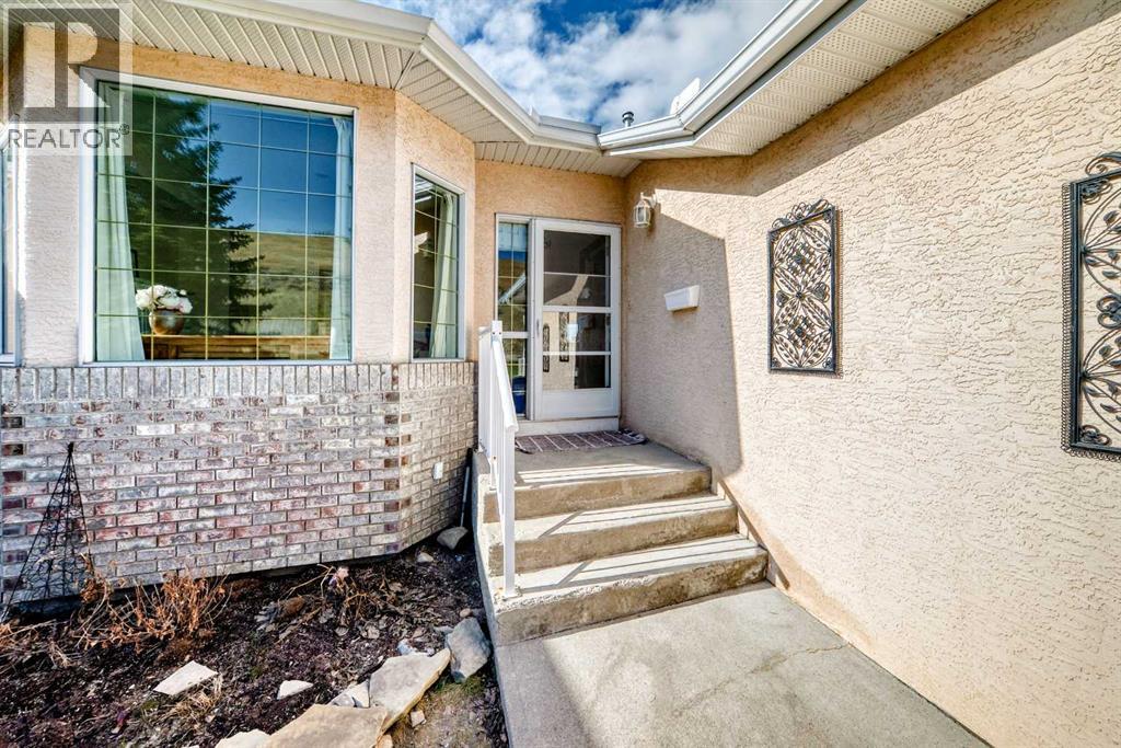 44 Eagleview Heights, Cochrane, Alberta  T4C 1P8 - Photo 2 - A2298220