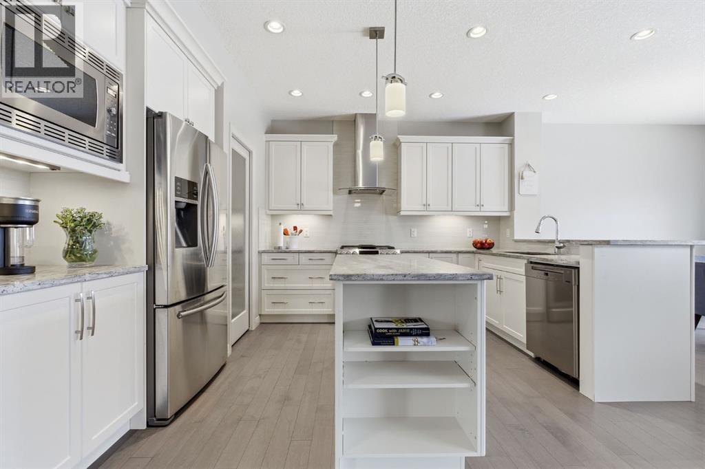 132 Sundown Way, Cochrane, Alberta  T4C 2M6 - Photo 3 - A2303130