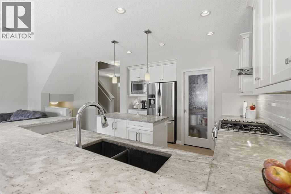 132 Sundown Way, Cochrane, Alberta  T4C 2M6 - Photo 8 - A2303130