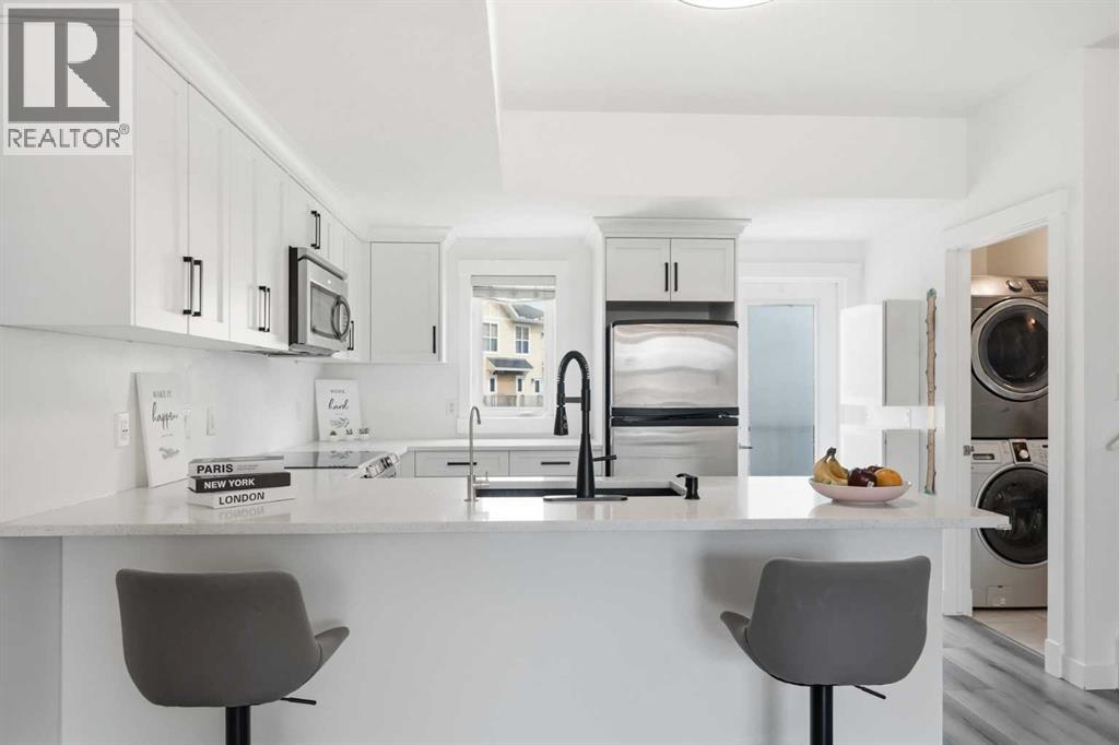 744 73 Street Sw, Calgary, Alberta  T3H 5V9 - Photo 15 - A2305016