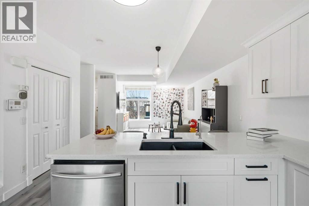 744 73 Street Sw, Calgary, Alberta  T3H 5V9 - Photo 18 - A2305016