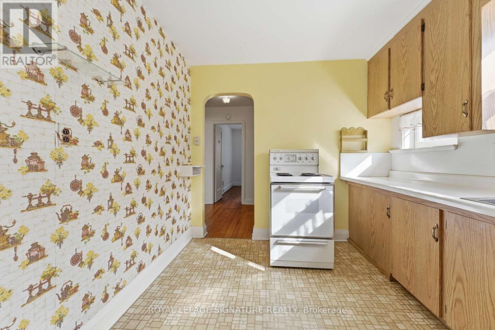 8 Memorial Park Avenue, Toronto, Ontario  M4J 2J6 - Photo 10 - E13048130