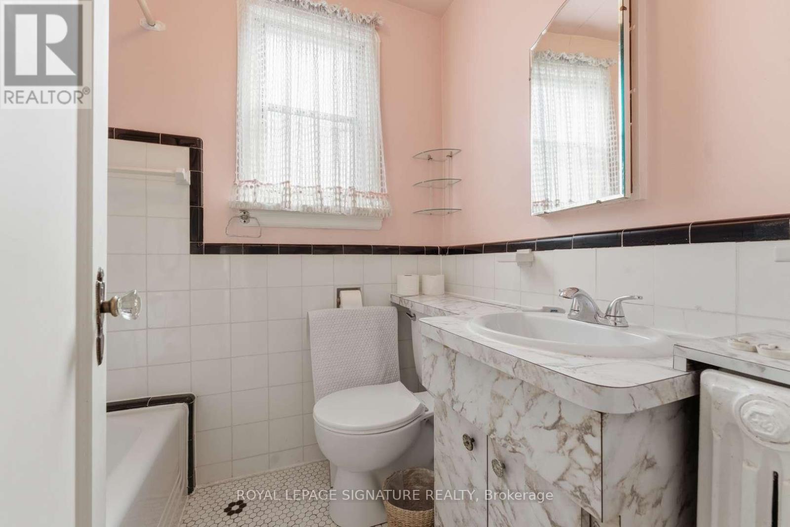 8 Memorial Park Avenue, Toronto, Ontario  M4J 2J6 - Photo 15 - E13048130