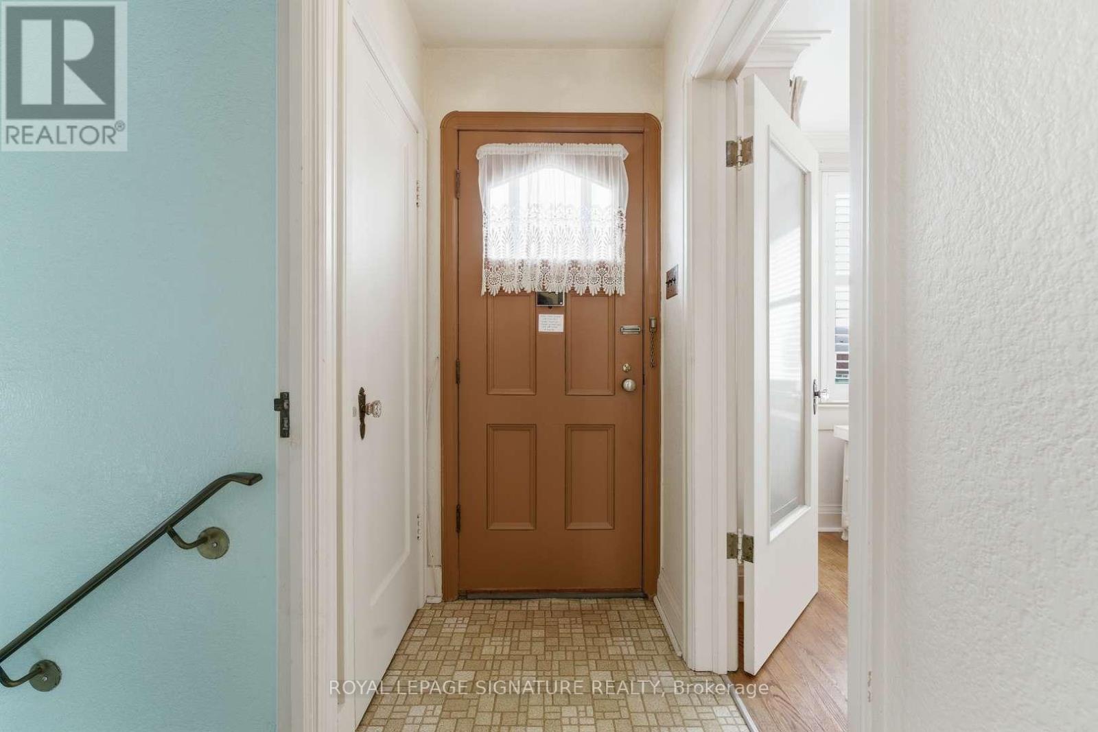 8 Memorial Park Avenue, Toronto, Ontario  M4J 2J6 - Photo 2 - E13048130