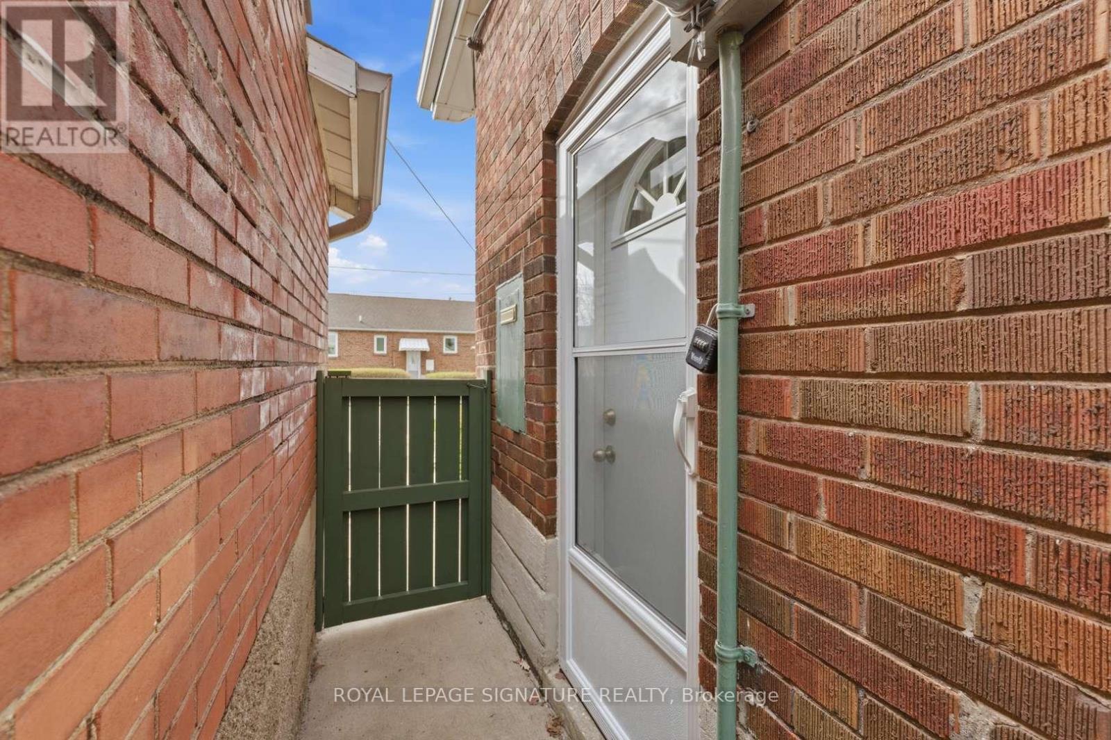 8 Memorial Park Avenue, Toronto, Ontario  M4J 2J6 - Photo 26 - E13048130