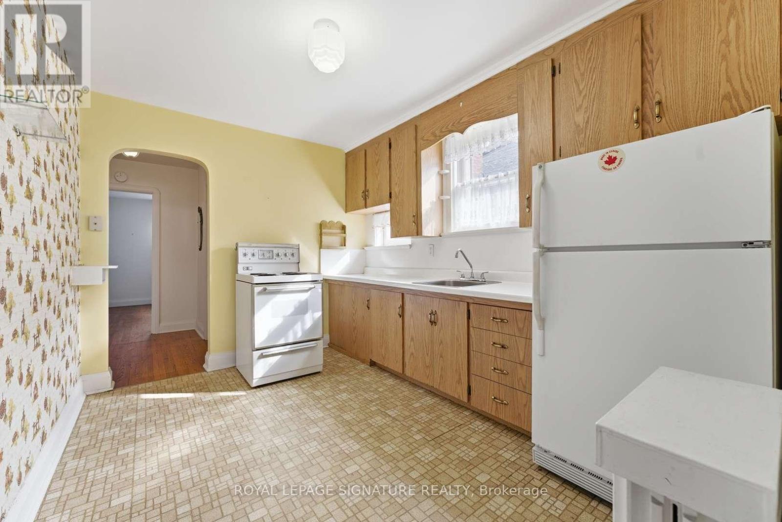 8 Memorial Park Avenue, Toronto, Ontario  M4J 2J6 - Photo 8 - E13048130