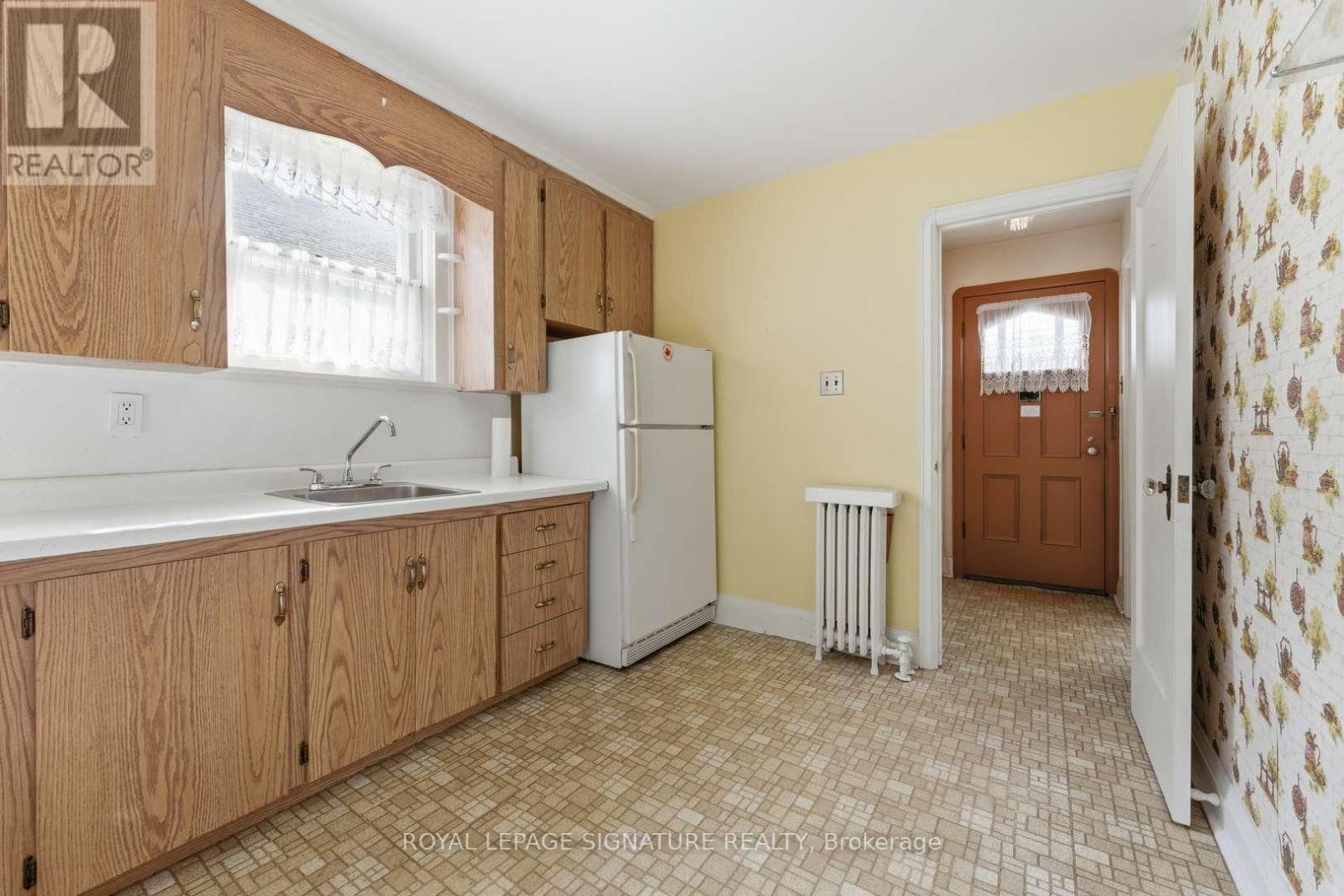 8 Memorial Park Avenue, Toronto, Ontario  M4J 2J6 - Photo 9 - E13048130