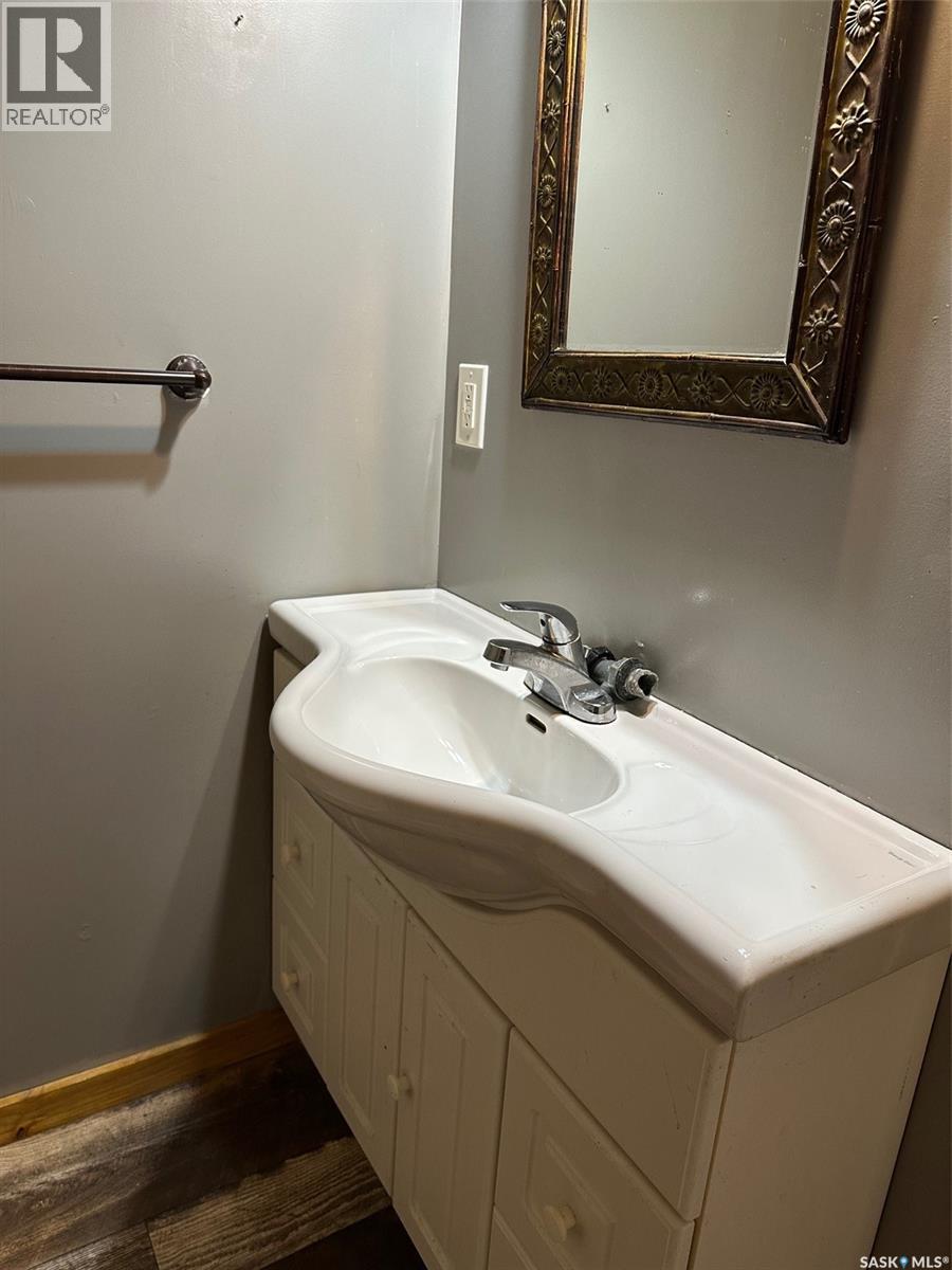 321 Walsh Street, Bienfait, Saskatchewan  S0C 0M0 - Photo 10 - SK034023