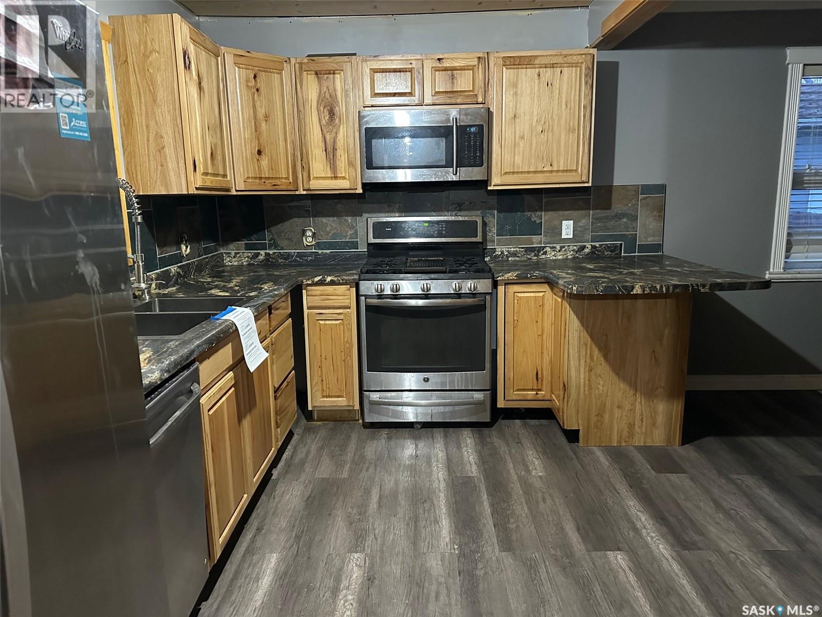 321 Walsh Street, Bienfait, Saskatchewan  S0C 0M0 - Photo 2 - SK034023