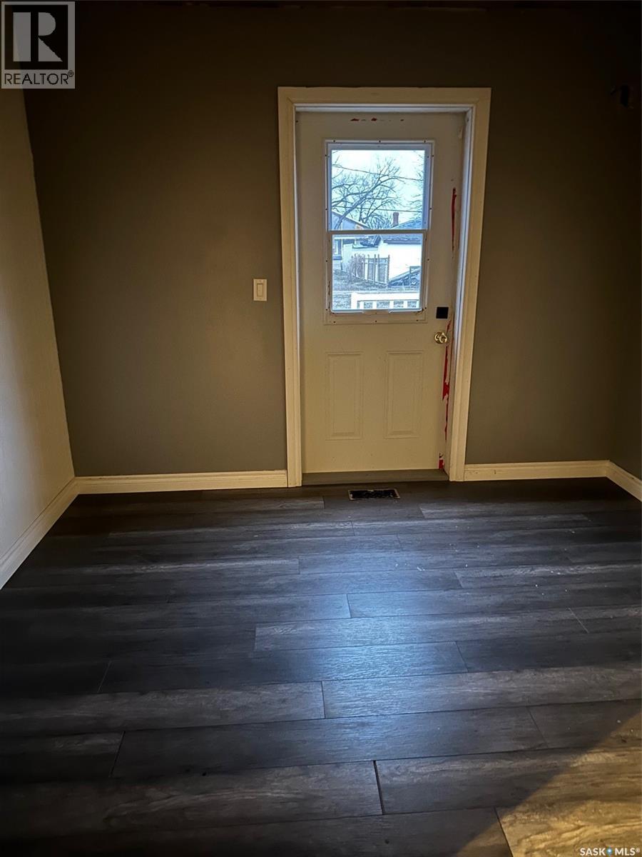 321 Walsh Street, Bienfait, Saskatchewan  S0C 0M0 - Photo 7 - SK034023