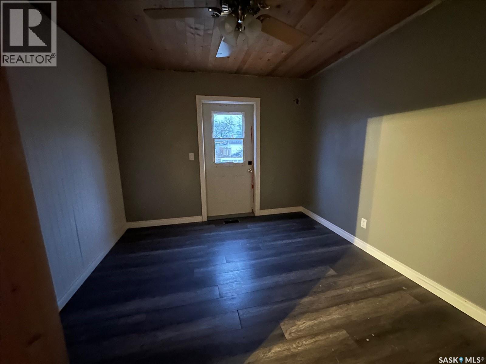 321 Walsh Street, Bienfait, Saskatchewan  S0C 0M0 - Photo 8 - SK034023