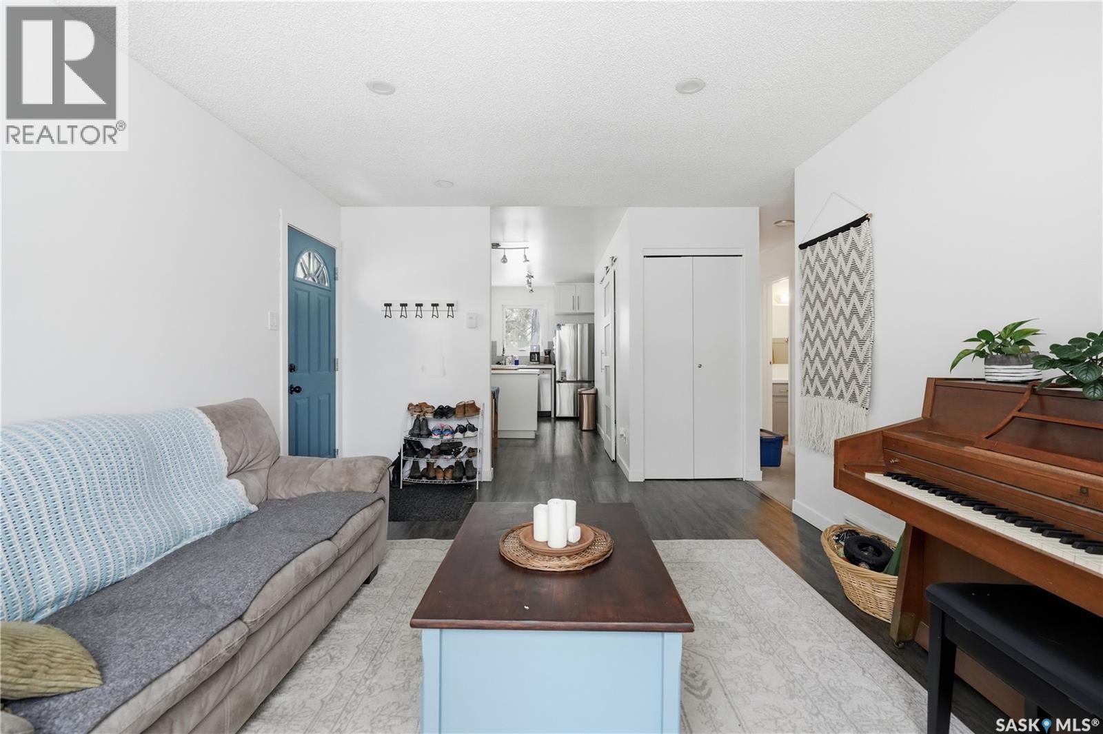 166 Magee Crescent, Regina, Saskatchewan  S4R 6K7 - Photo 4 - SK033990