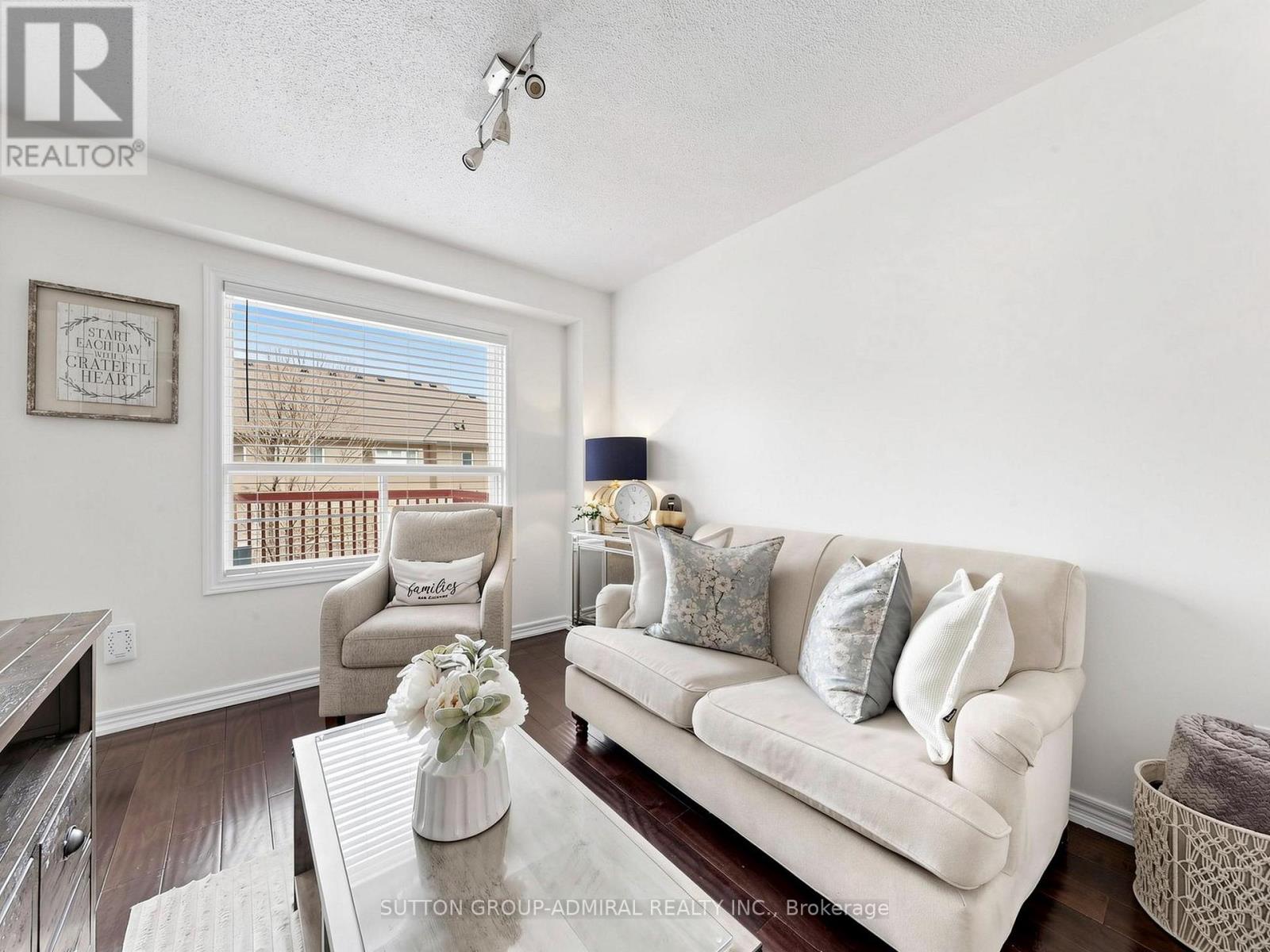 20 Breeze Drive, Bradford West Gwillimbury (Bradford), Ontario  L3Z 3A7 - Photo 4 - N13047884