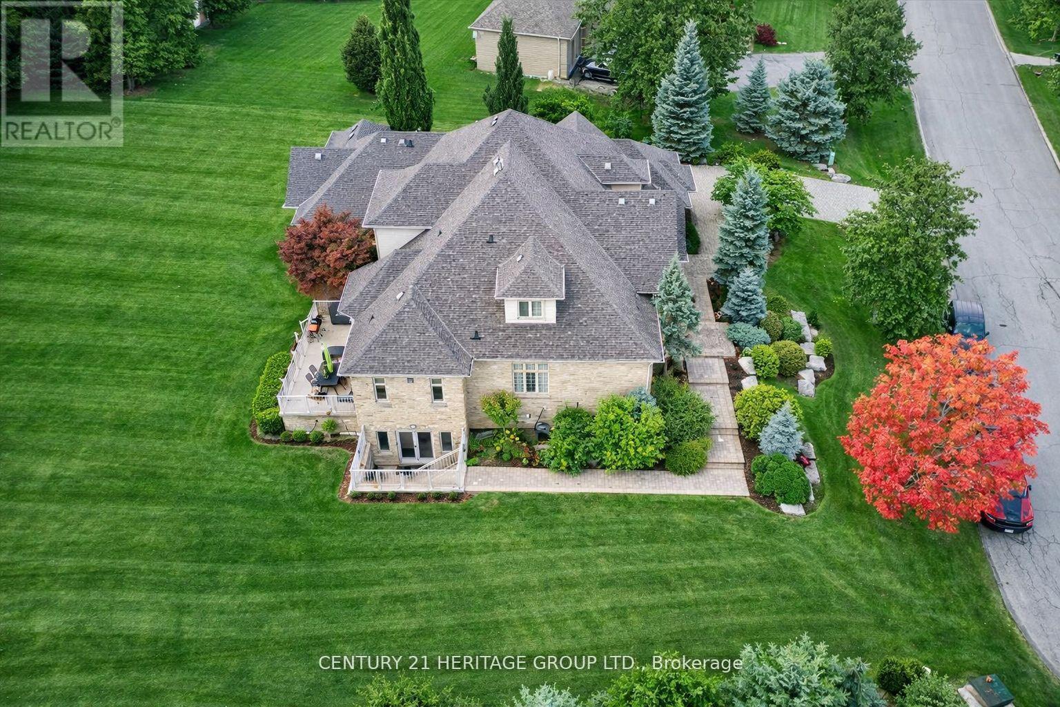 12 Prince Adam Court, King, Ontario  L7B 1M1 - Photo 2 - N13048010