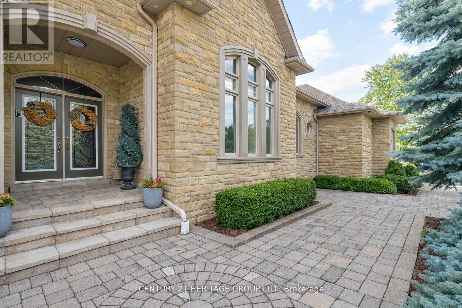 12 Prince Adam Court, King, Ontario  L7B 1M1 - Photo 9 - N13048010