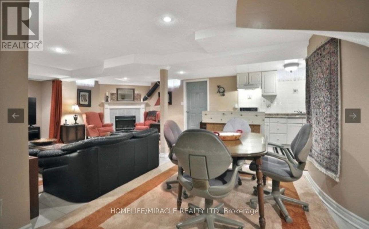 2999 Valcourt Crescent, Mississauga, Ontario  L5L 5J4 - Photo 4 - W13043124