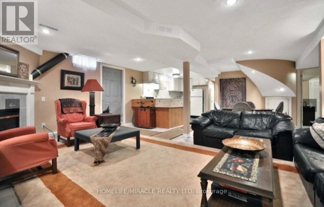 2999 Valcourt Crescent, Mississauga, Ontario  L5L 5J4 - Photo 3 - W13043124