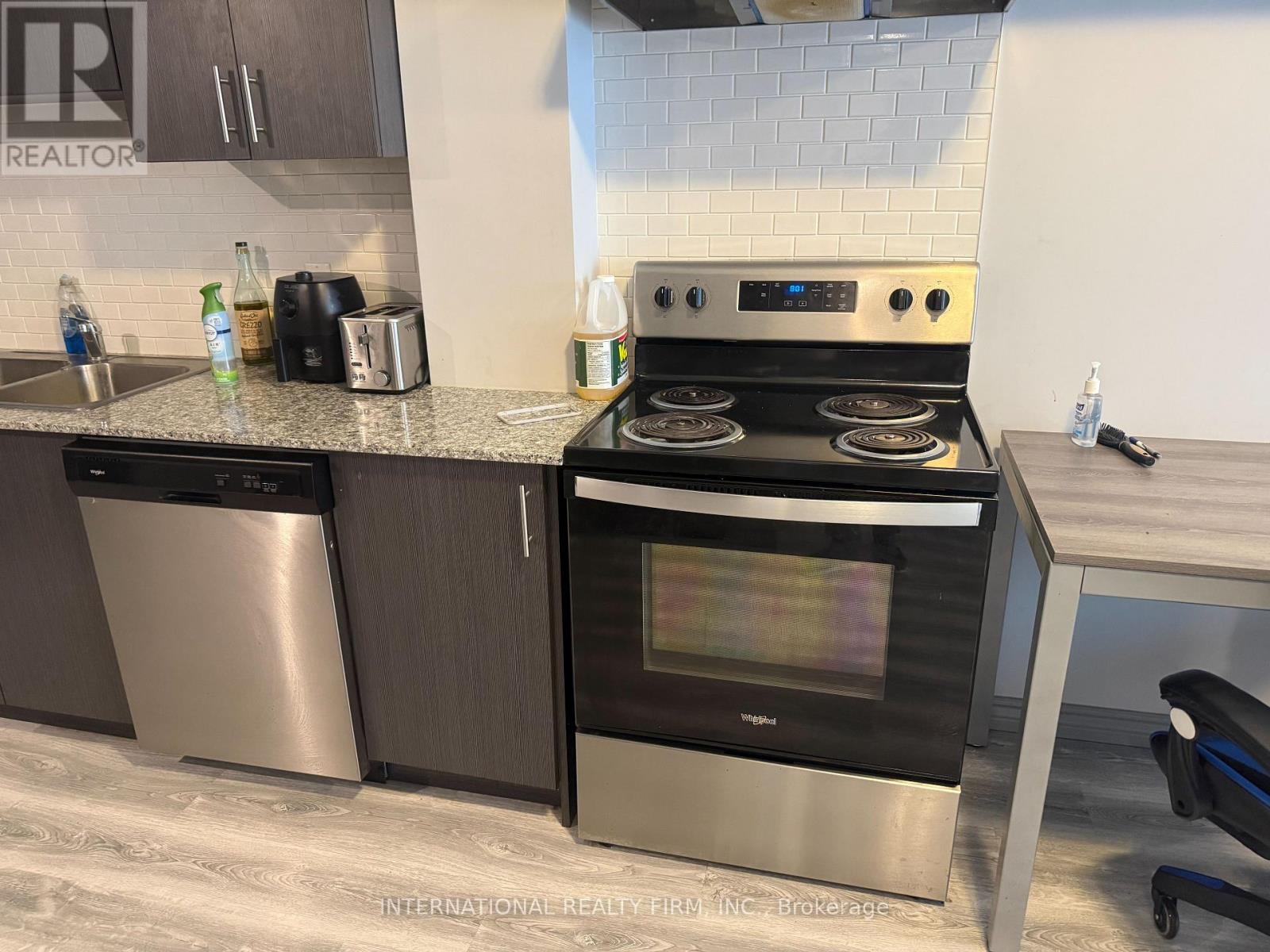 214 - 275 Larch Street, Waterloo, Ontario  N2L 3R2 - Photo 2 - X13045438