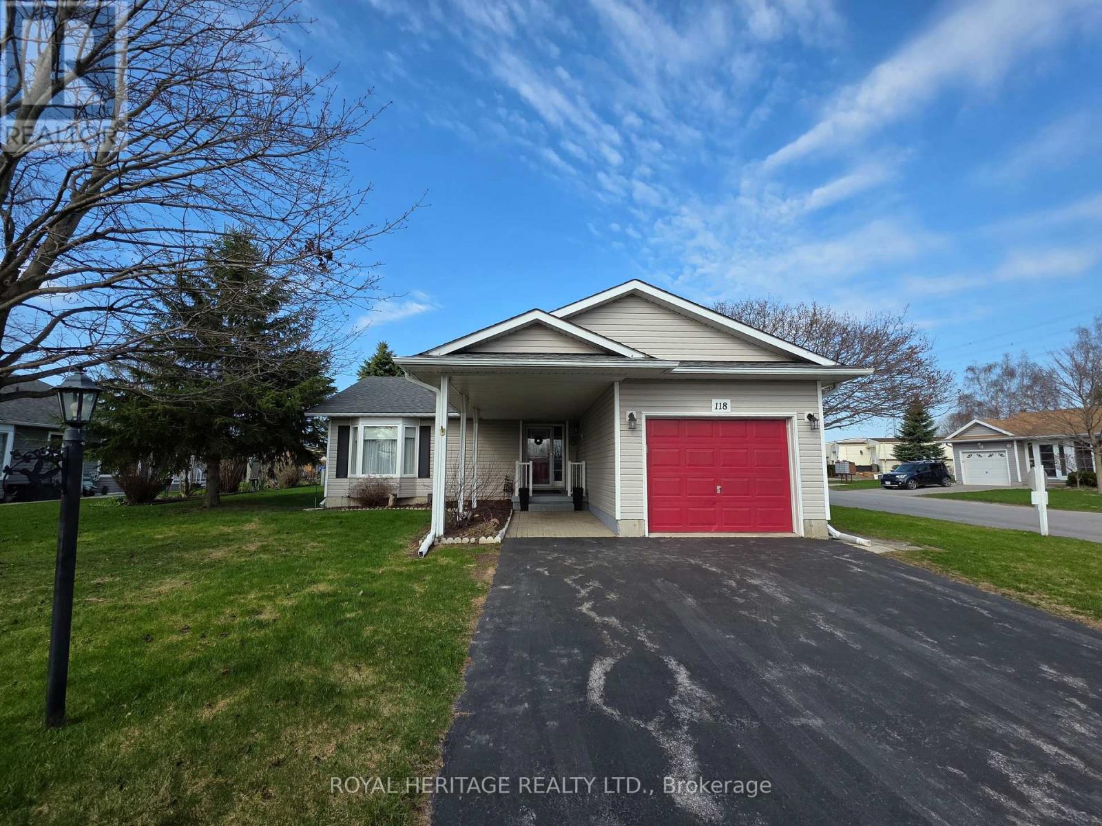 118 Bluffs Road, Clarington, Ontario  L1B 1A8 - Photo 1 - E12833450