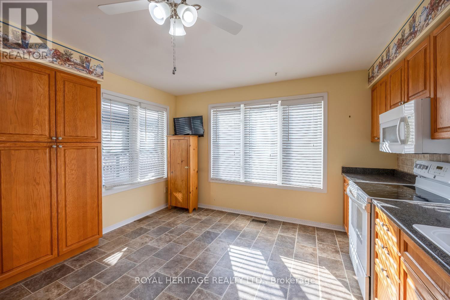 118 Bluffs Road, Clarington, Ontario  L1B 1A8 - Photo 15 - E12833450