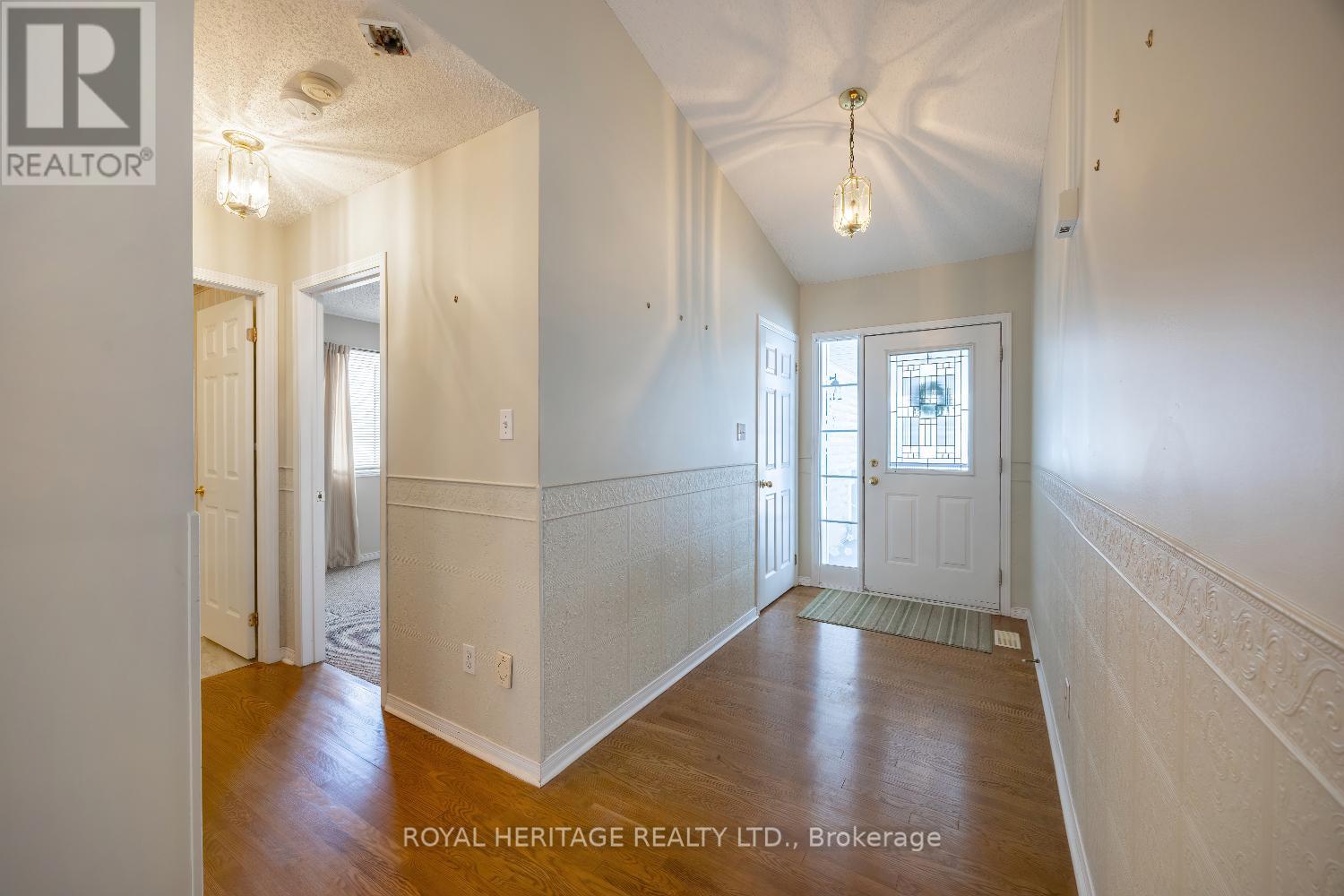 118 Bluffs Road, Clarington, Ontario  L1B 1A8 - Photo 4 - E12833450