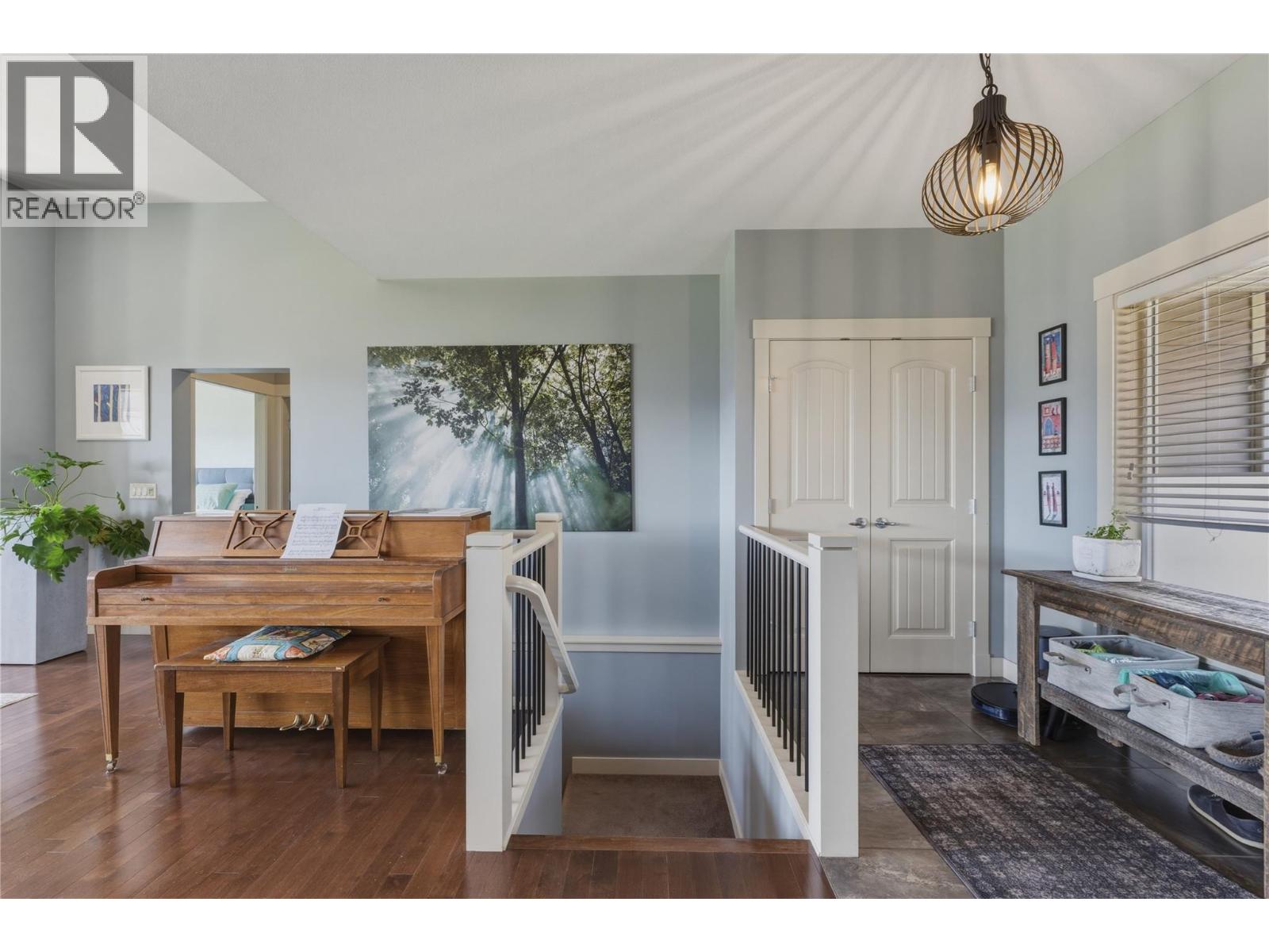 4116 Leatherback Road, Vernon, British Columbia  V1T 9W4 - Photo 3 - 10384402