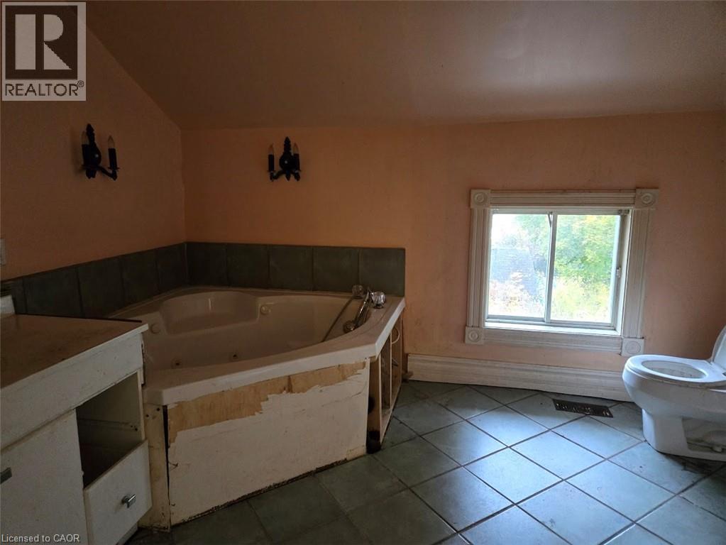 4336 Elgin Street, Niagara Falls, Ontario  L2E 2X8 - Photo 8 - 40824486