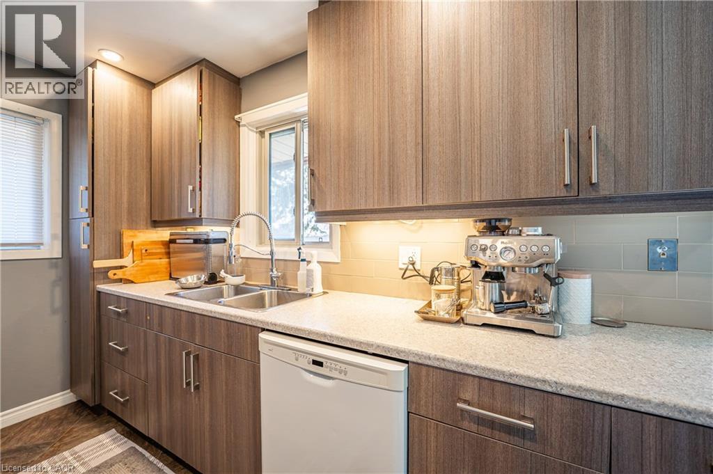 211 Dixon Street, Kitchener, Ontario  N2G 3E8 - Photo 16 - 40824391