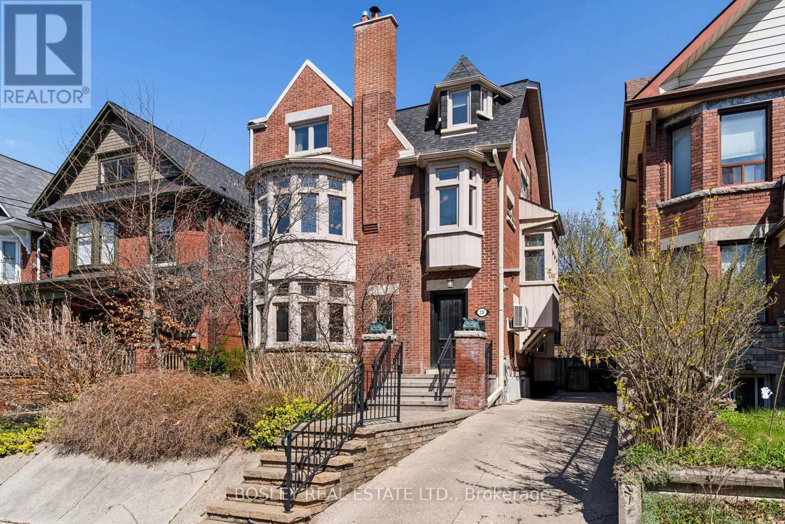 220 WRIGHT AVENUE, Toronto, Ontario