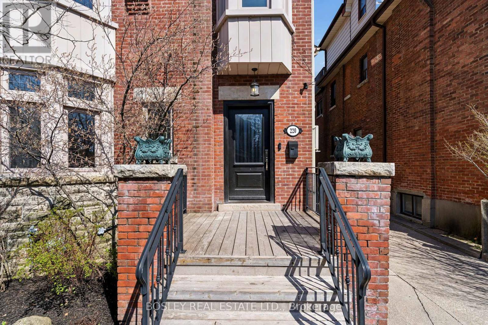 220 Wright Avenue, Toronto, Ontario  M6R 1L3 - Photo 3 - W13047866