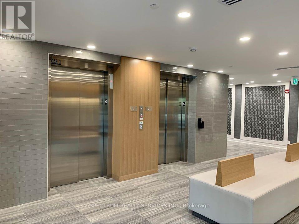 423 - 128 Grove Common, Oakville, Ontario  L6H 0X3 - Photo 3 - W13047970