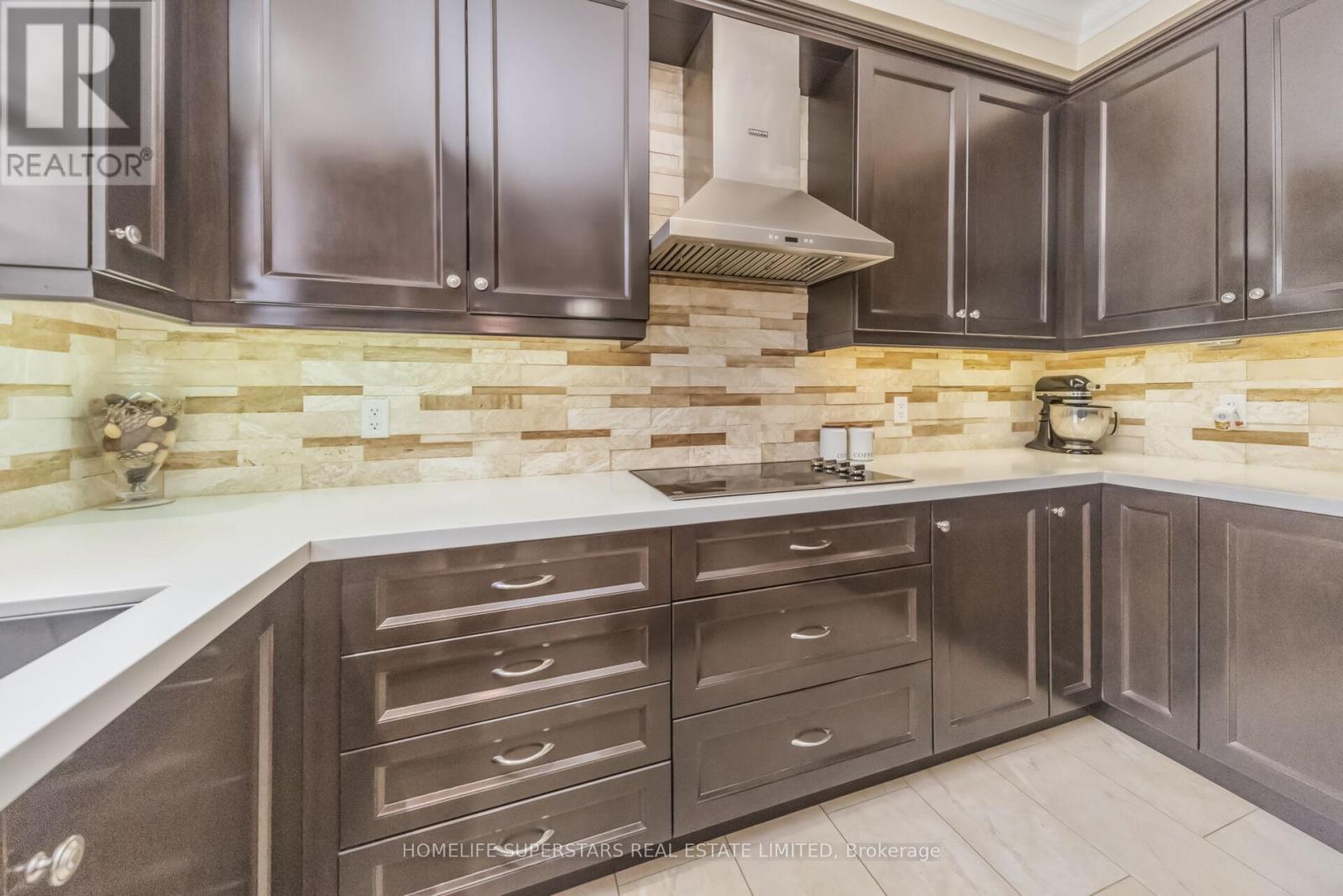 8 Lisson Crescent, Brampton, Ontario  L6X 5H8 - Photo 14 - W13048036