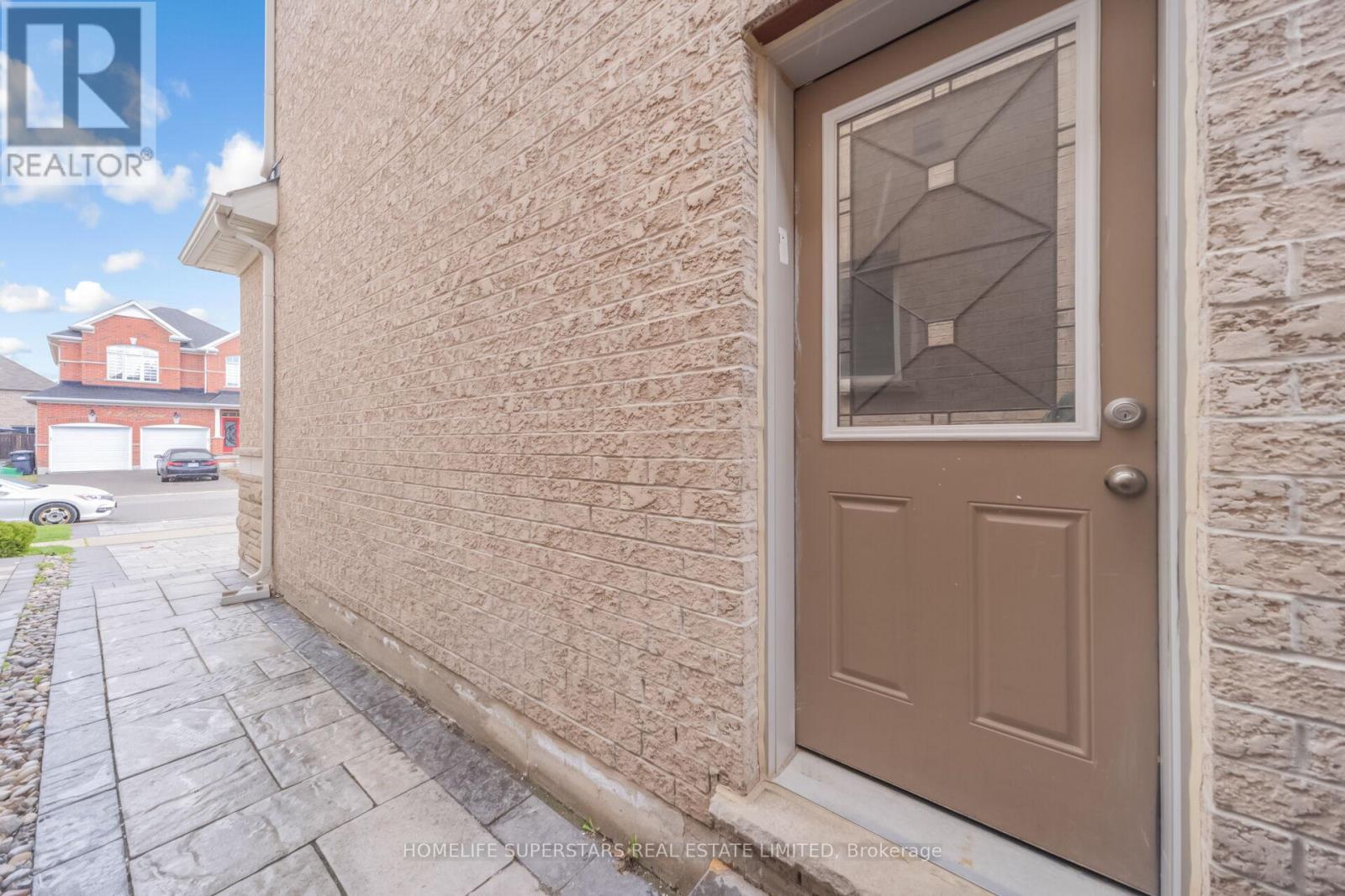 8 Lisson Crescent, Brampton, Ontario  L6X 5H8 - Photo 47 - W13048036