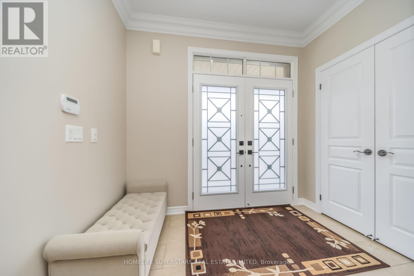 8 Lisson Crescent, Brampton, Ontario  L6X 5H8 - Photo 5 - W13048036