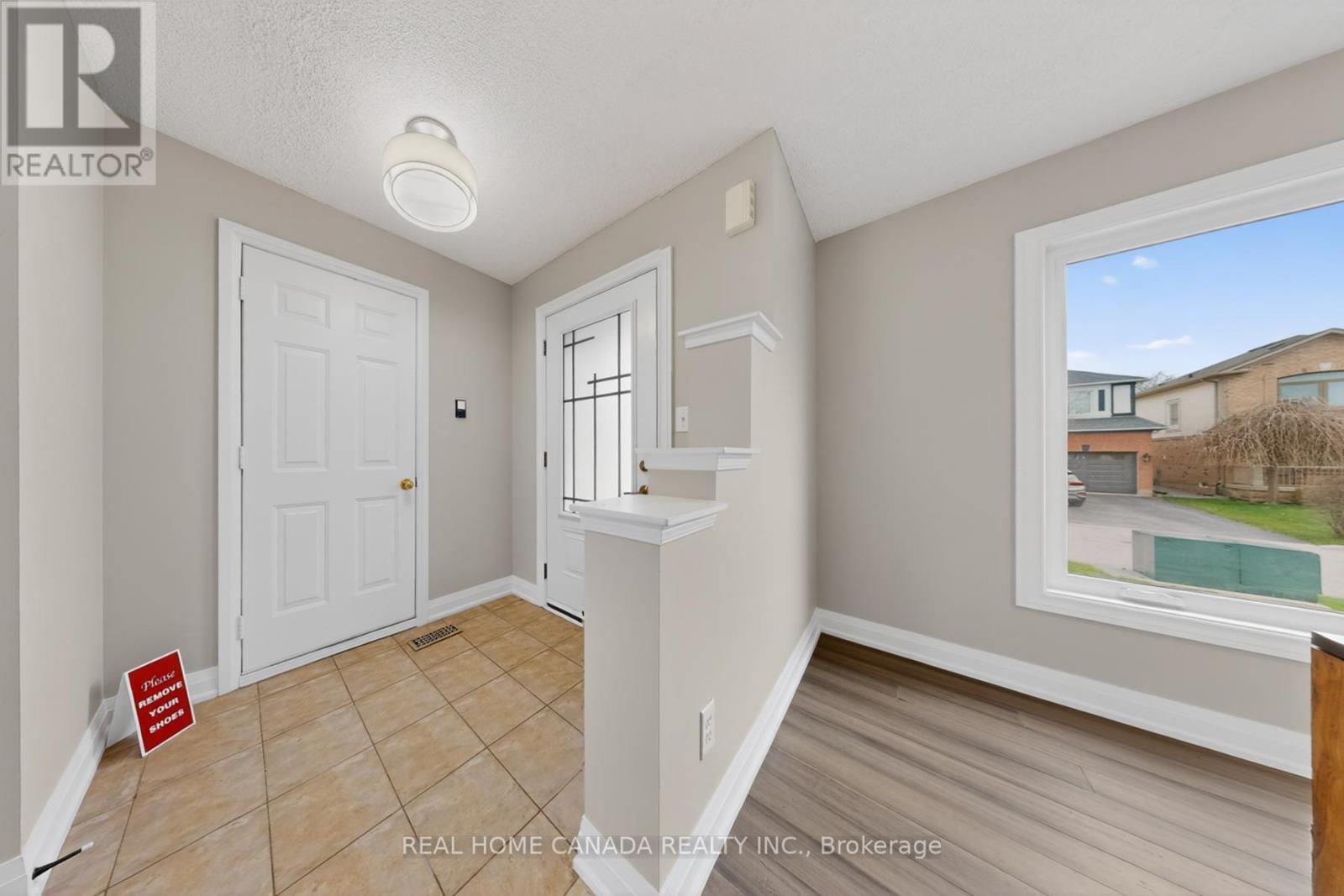 1026 Gordon Heights, Milton, Ontario  L9T 5S9 - Photo 5 - W13048084