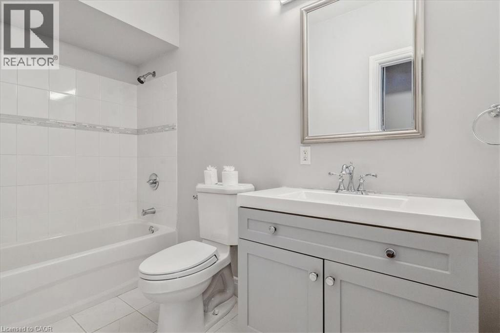 93 East 31st Street E Unit# Upper, Hamilton, Ontario  L8V 3N9 - Photo 8 - 40823391