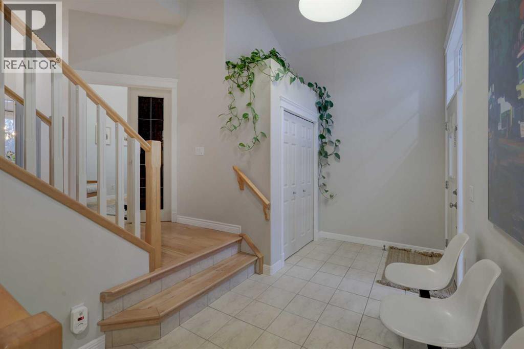 57 Discovery Ridge Hill SW, Calgary, Alberta  T3H 4Y5 - Photo 2 - A2302464