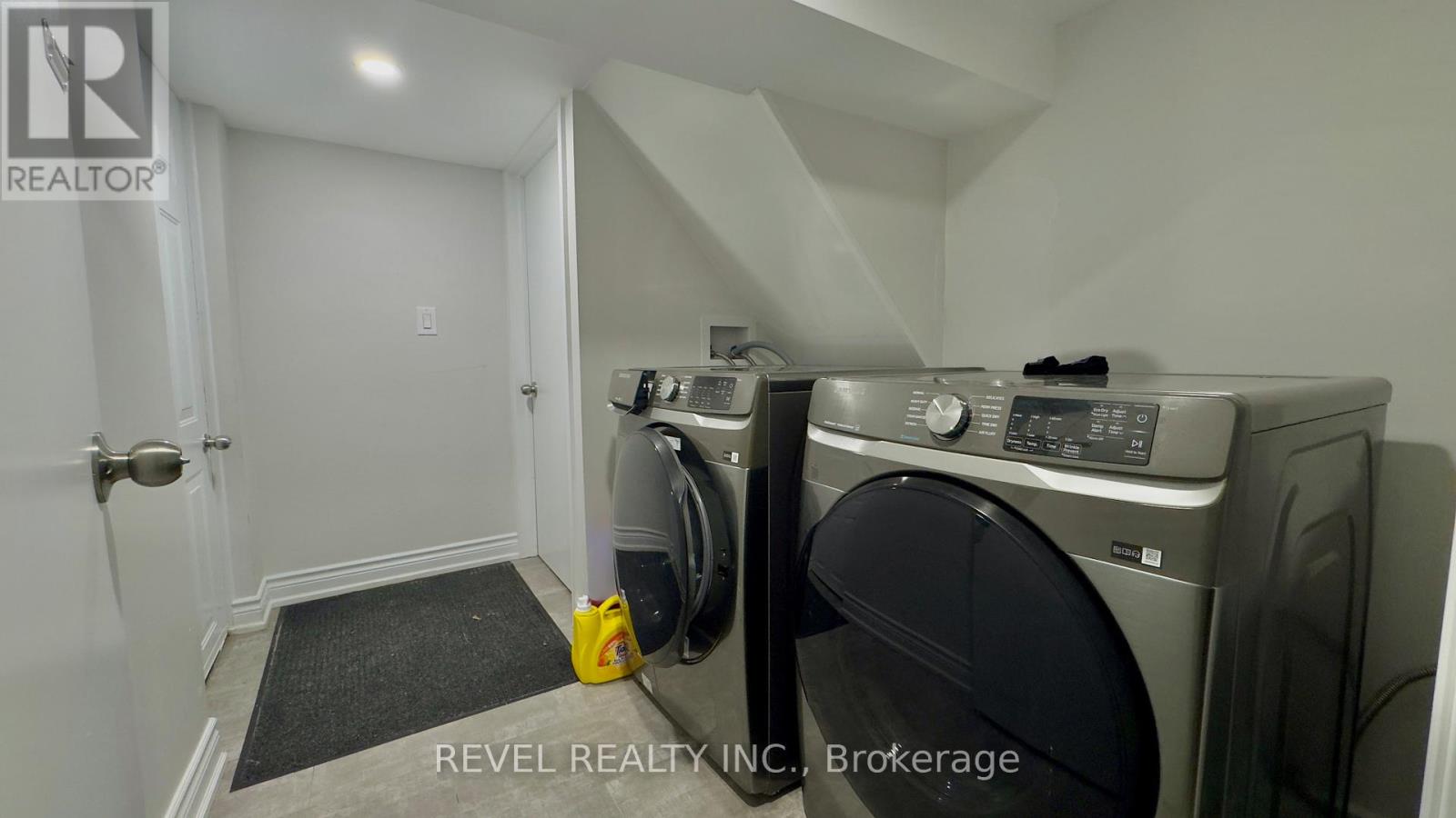 Middle Room - 520 Cochrane Road, Hamilton, Ontario  L8K 3H5 - Photo 6 - X13048006