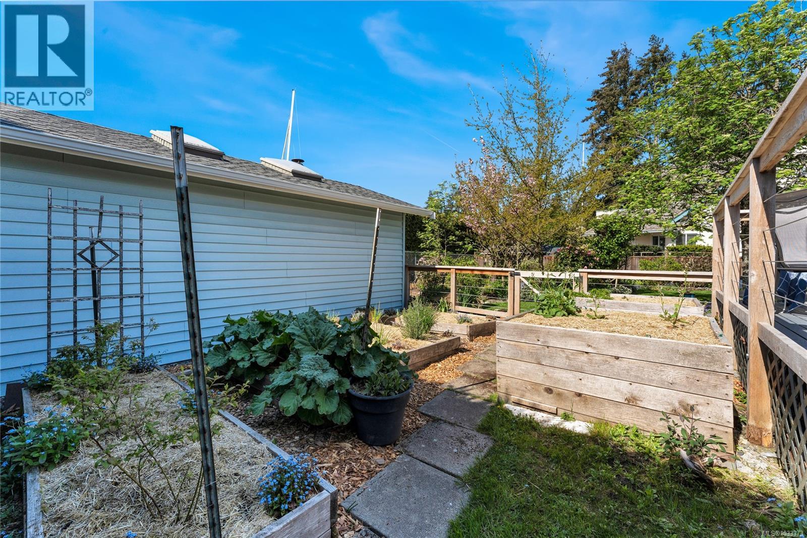 10448 Allbay Rd, Sidney, British Columbia  V8L 2P1 - Photo 39 - 1033373