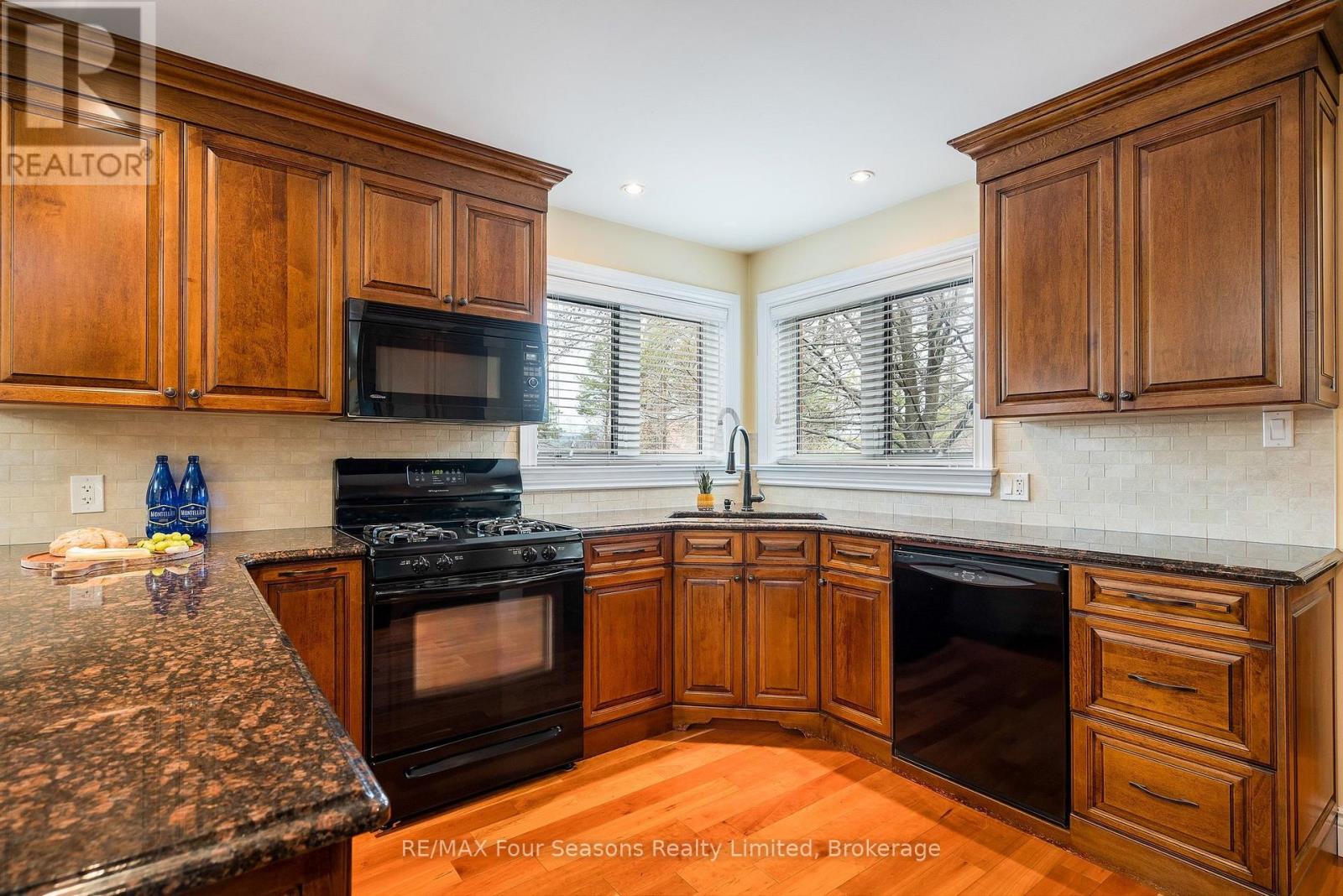 16 Carmichael Crescent, Collingwood, Ontario  L9Y 4R6 - Photo 12 - S13048164