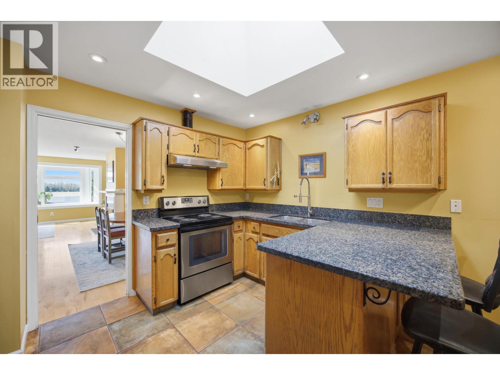 4057 Marine Drive, Burnaby, British Columbia  V5J 3E3 - Photo 11 - R3115935