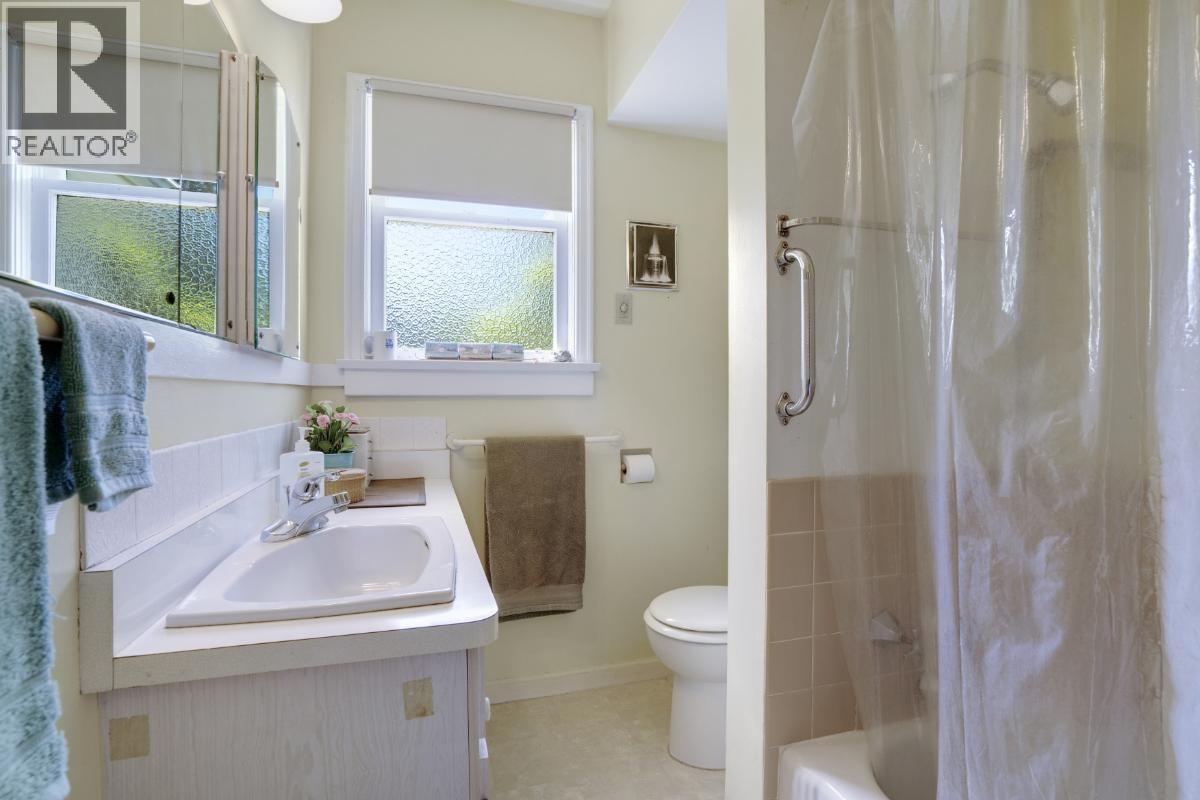 2396 W 18th Avenue, Vancouver, British Columbia  V6L 1A8 - Photo 13 - R3115946