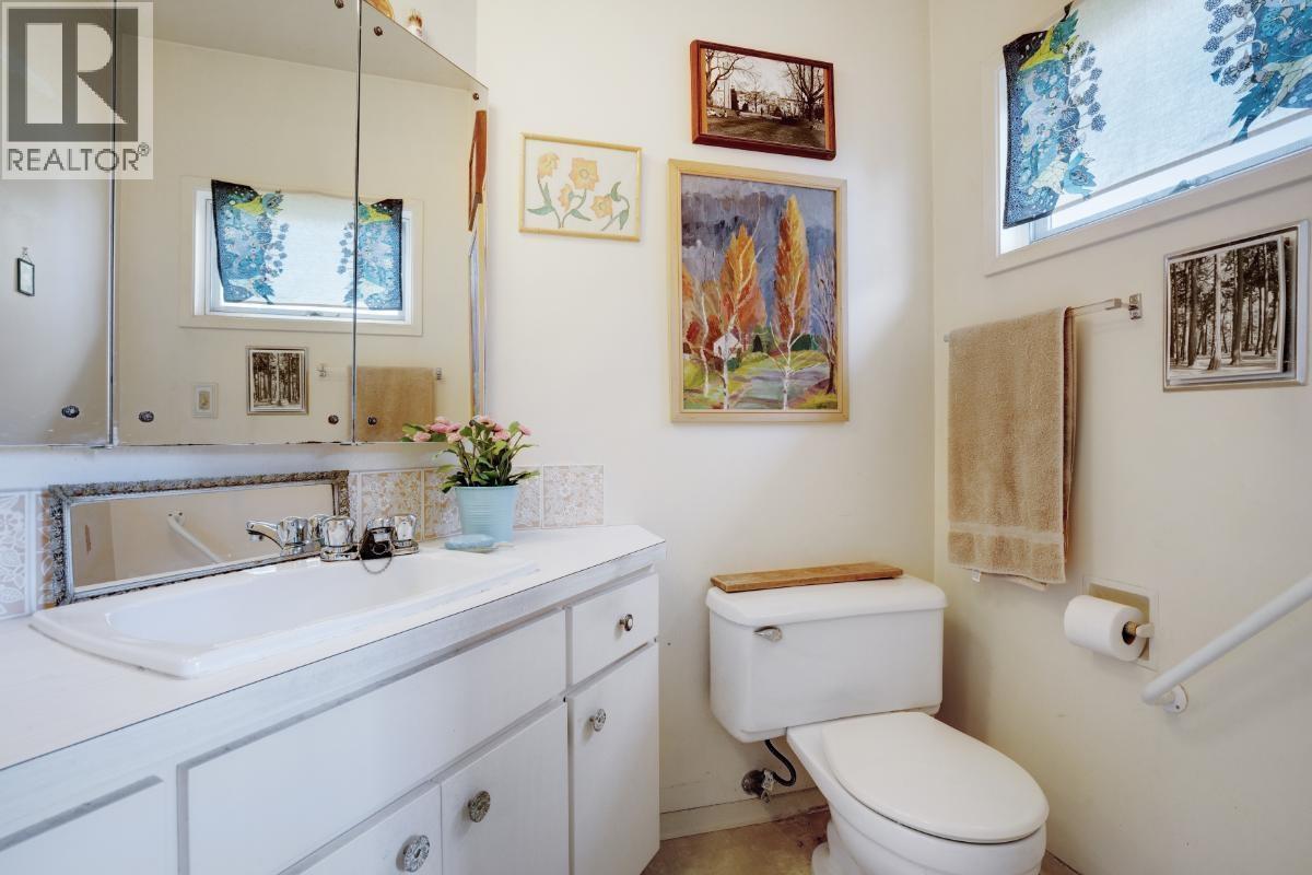 2396 W 18th Avenue, Vancouver, British Columbia  V6L 1A8 - Photo 17 - R3115946