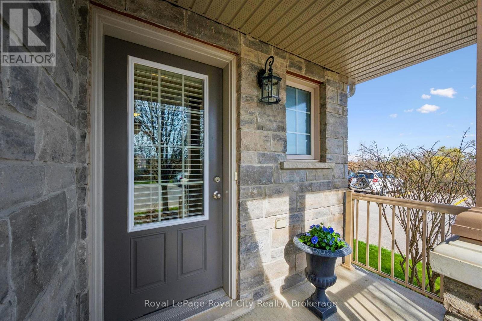 E18 - 6 Upper Mercer Street, Kitchener, Ontario  N2A 0E4 - Photo 3 - X13048160